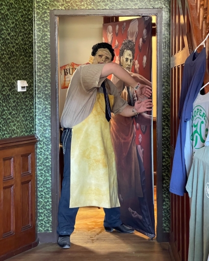 Entrée de l'atelier de Leatherface